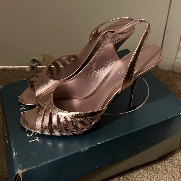 Women’s pale pink sandels - Picture 2 of 6